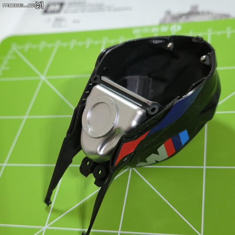 點我看大圖 🔧【模型新手也能輕鬆組 Part5】🏍️ 1/9 MENG MT-009S 1/9 BMW M1000RR 悅色版