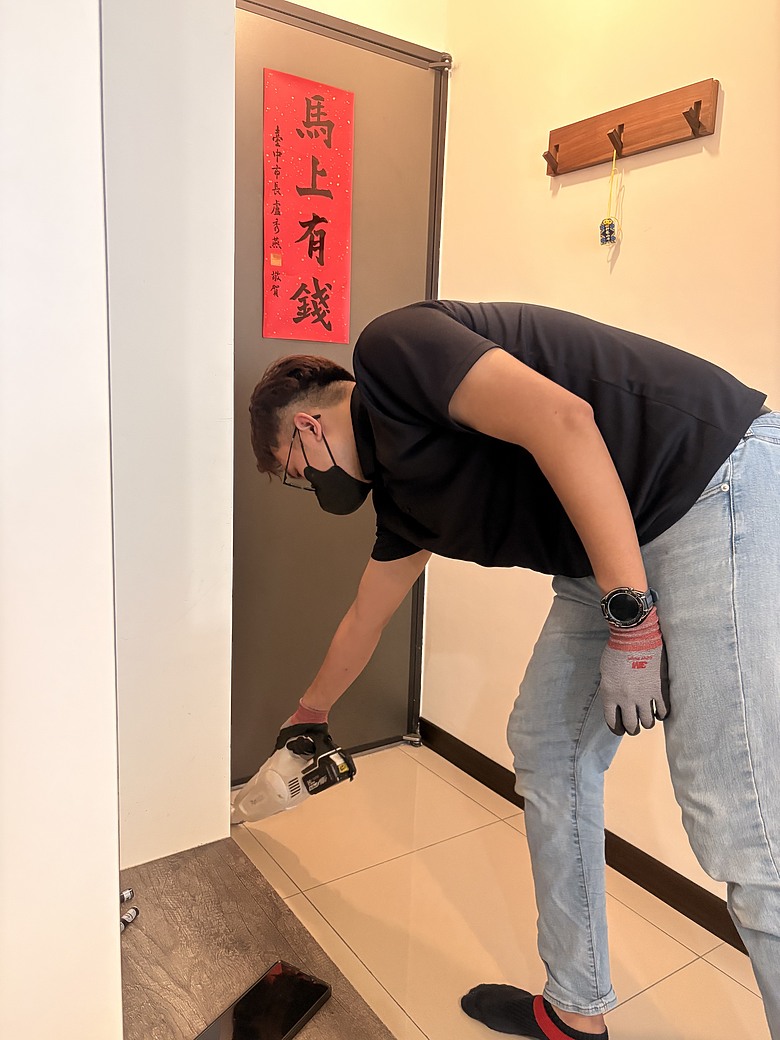 我終於換掉建商附的電子鎖（磁扣/密碼真的不夠用）
