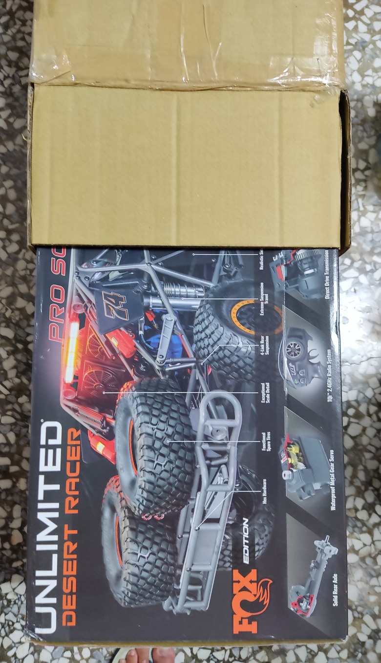 Traxxas 1/7 UDR 開箱
