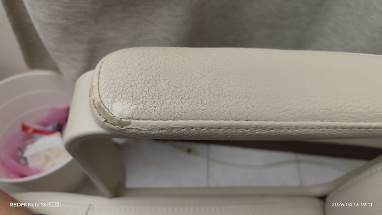 IKEA 辦公椅，脫皮嚴重