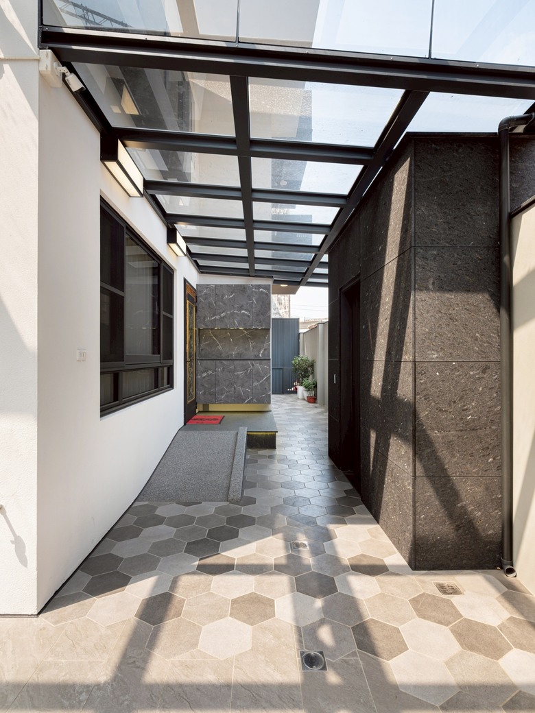 台中室內設計分享|自地自建四層透天完工開箱,電競室公仔展示牆+頂樓露台一次實現