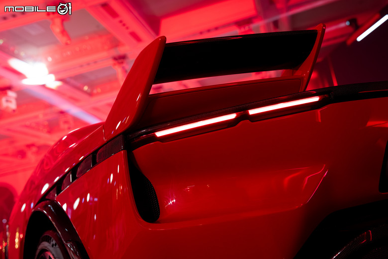 Ferrari 849 Testarossa 台灣正式發表｜1050匹的驚人綜效輸出、賽車基因的道路版化身！