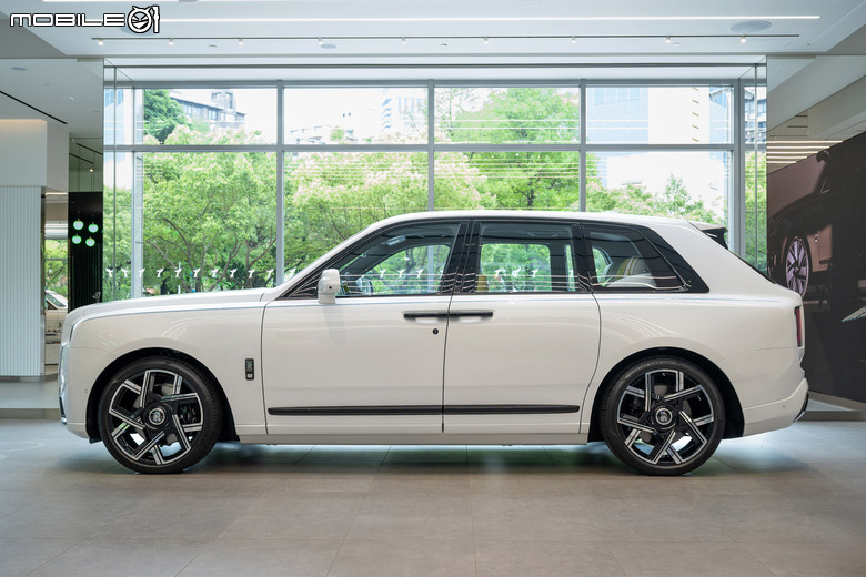 Rolls-Royce Black Badge Cullinan 在台灣正式推出｜包含專屬套件、建議售價3033.4萬元起！