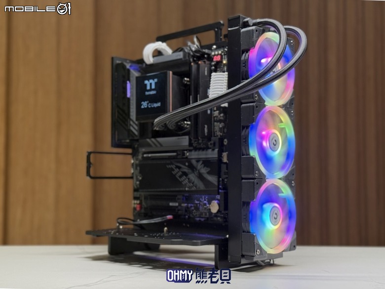 TT Vision 330 CR ARGB 全曲面全景機殼 ft. 耀影SWAFAN 120 EX INFINITY 風扇