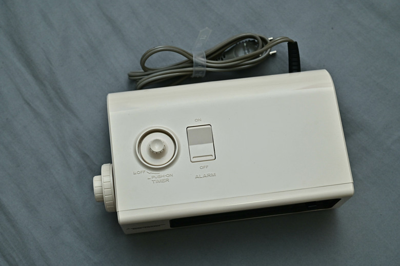 [開箱]全新三菱電機 SG-1300 翻頁鐘開箱分享