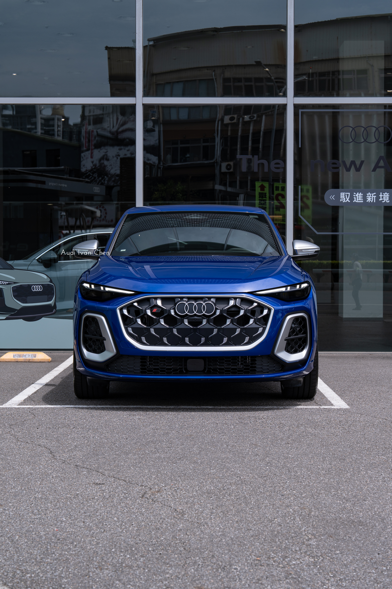 交車分享｜Audi SQ5 Sportback｜金屬眩亮藍・Ultra Blue・6I