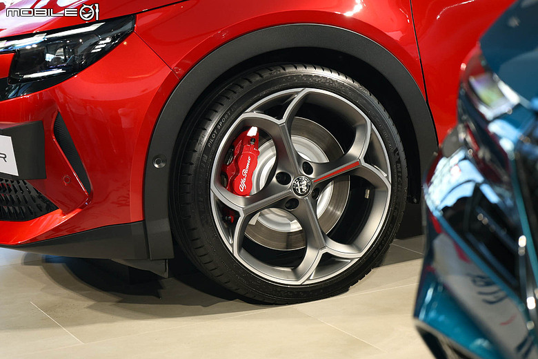 【採訪】Alfa Romeo Junior 正式發表,純電、油電雙動力建議售價139.8萬元起!
