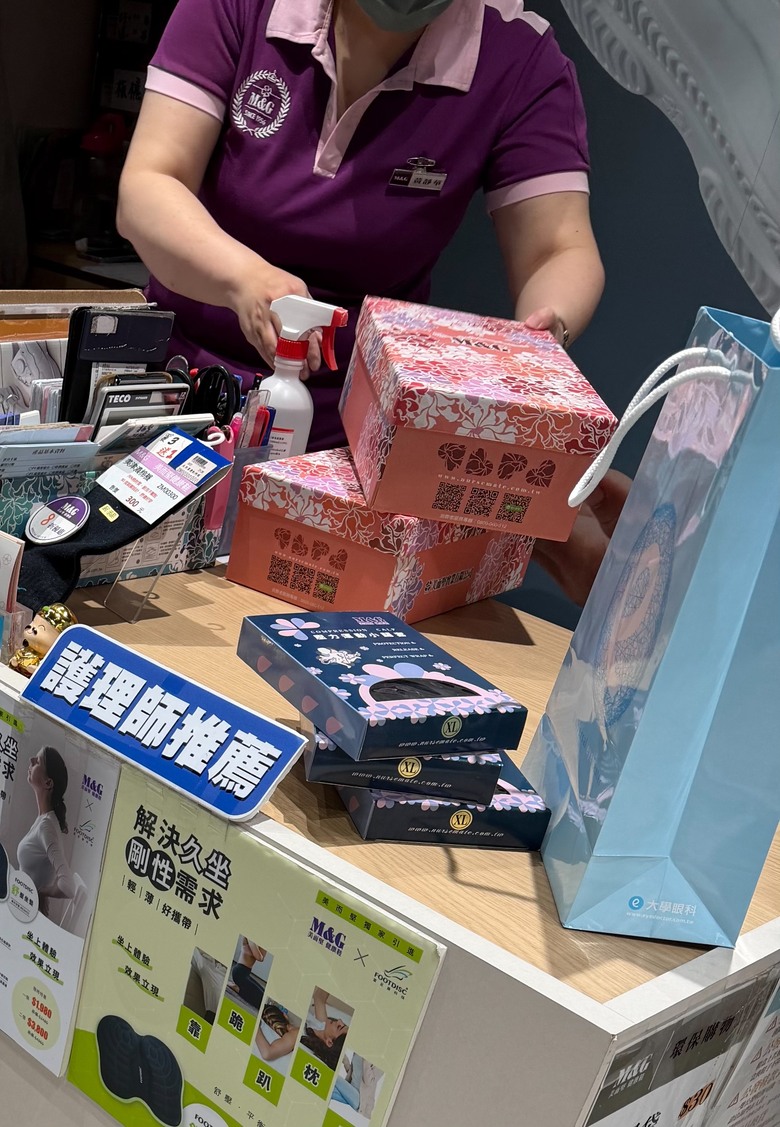 跟著老婆買束小腿套....