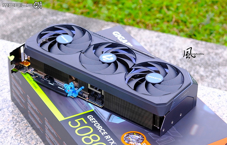 GIGABYTE 5080 GAMING OC搭載9800X3D實測DLSS 4.5遊戲與AI效能