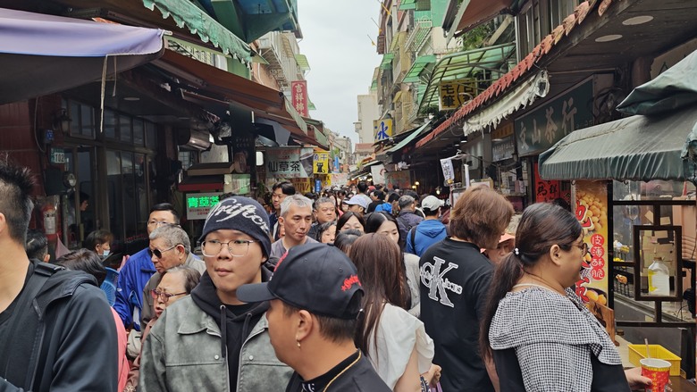 北海岸一日遊 - 金山享魚路午餐 / 金山老街閒逛 / 陽明山天籟飯店泡溫泉 / 老梅綠石槽觀景