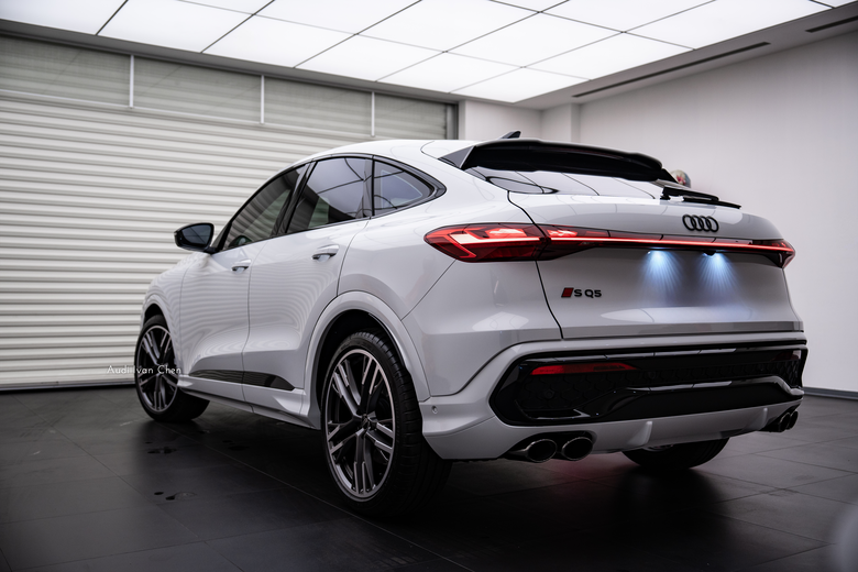 交車分享|Audi SQ5 Sportback |金屬冰川白・Glacier White・2Y