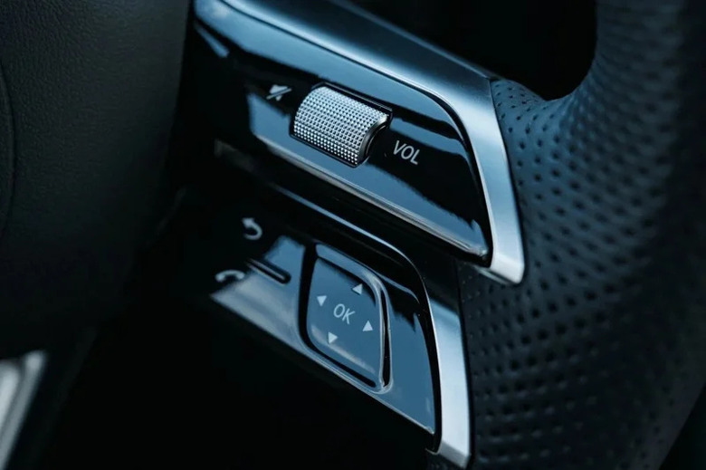 回應用戶需求!Mercedes-Benz 實行「大螢幕+物理按鈕」座艙策略 電容式觸控將退場
