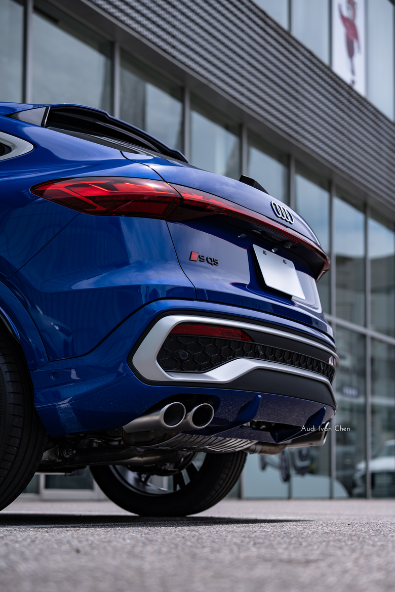 交車分享｜Audi SQ5 Sportback｜金屬眩亮藍・Ultra Blue・6I