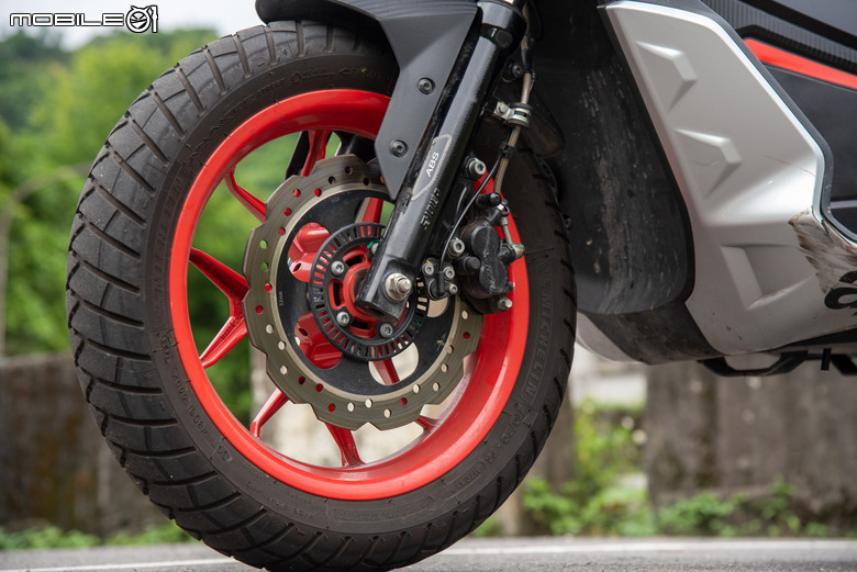 Aprilia SR-GT試駕報告｜沒踏板但很好玩！歐系速克達老車新試！