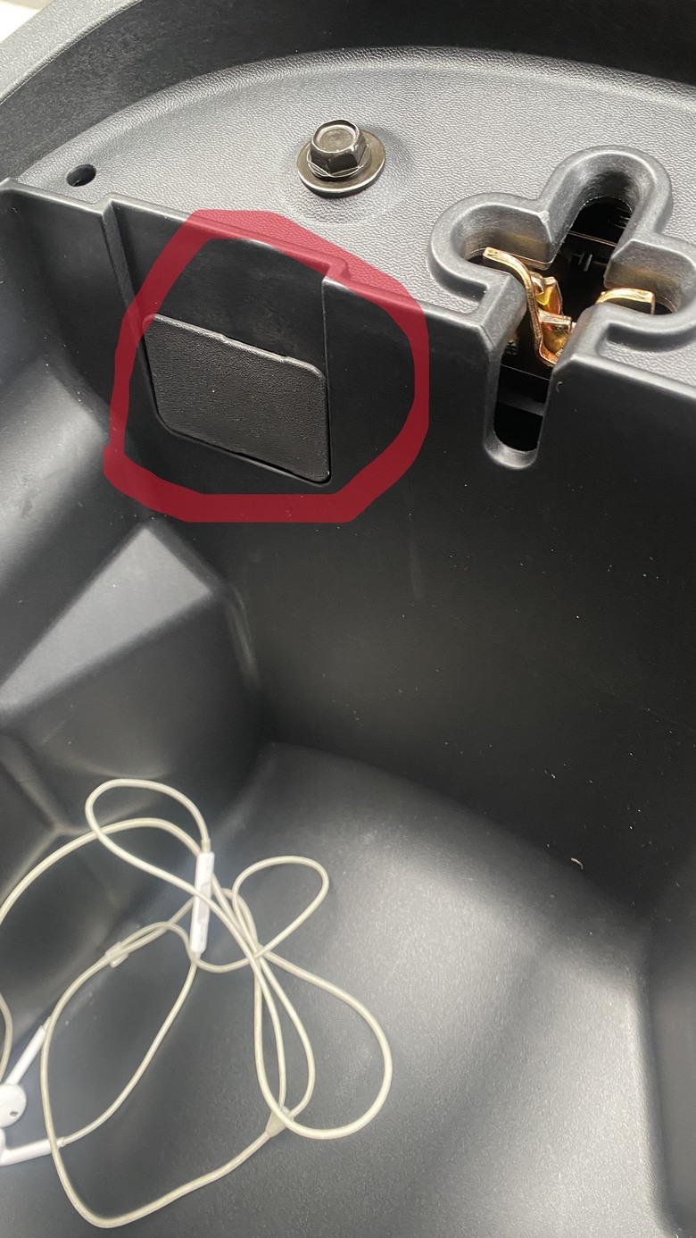 新迪爵車箱內的塑膠片是做什麼用的??