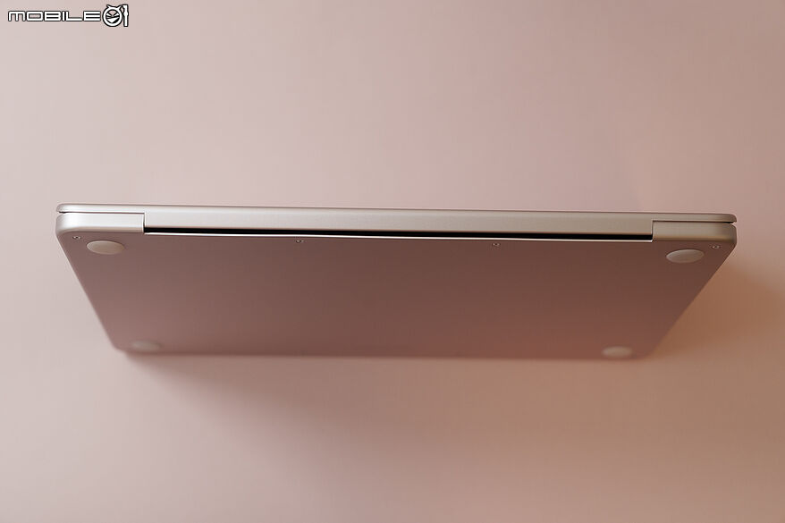 Apple MacBook Neo 開箱初步測試｜挑戰入門級筆電的超高 CP 值之作