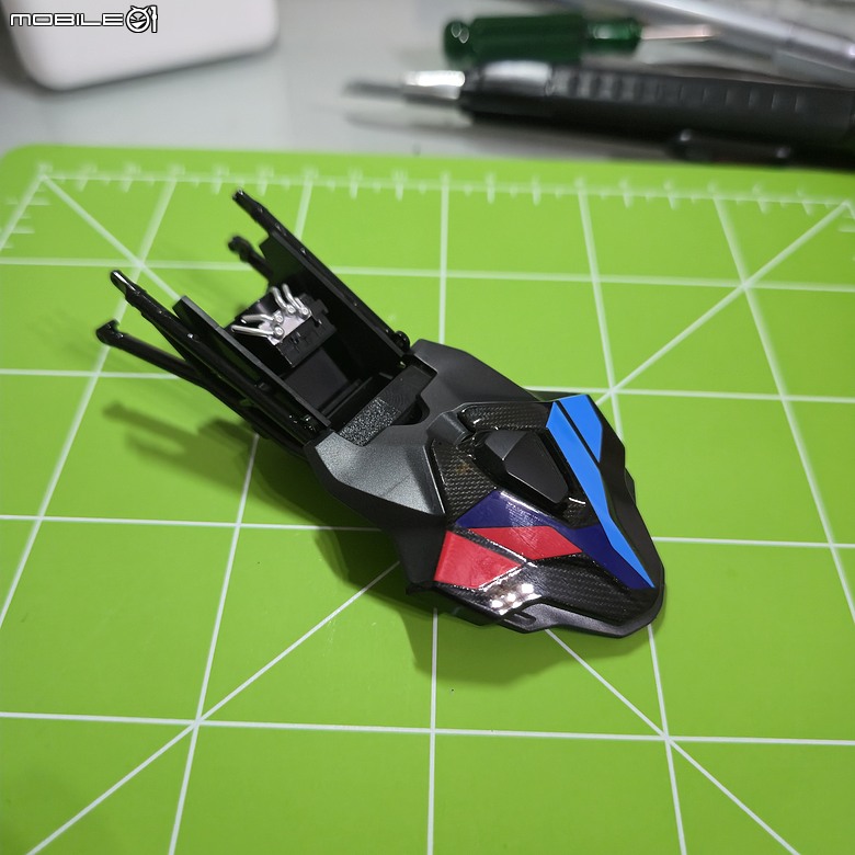 點我看大圖 🔧【模型新手也能輕鬆組 Part5】🏍️ 1/9 MENG MT-009S 1/9 BMW M1000RR 悅色版