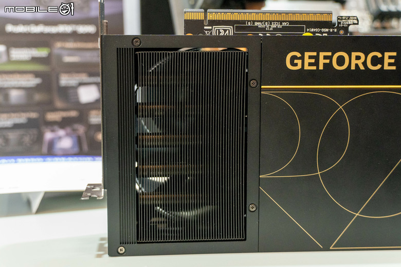 華碩推出 ProArt RTX 5090 OC Edition 顯示卡 在 2.5 Slot 厚度內具備雙導風散熱技術 提供內容創作者更高效能