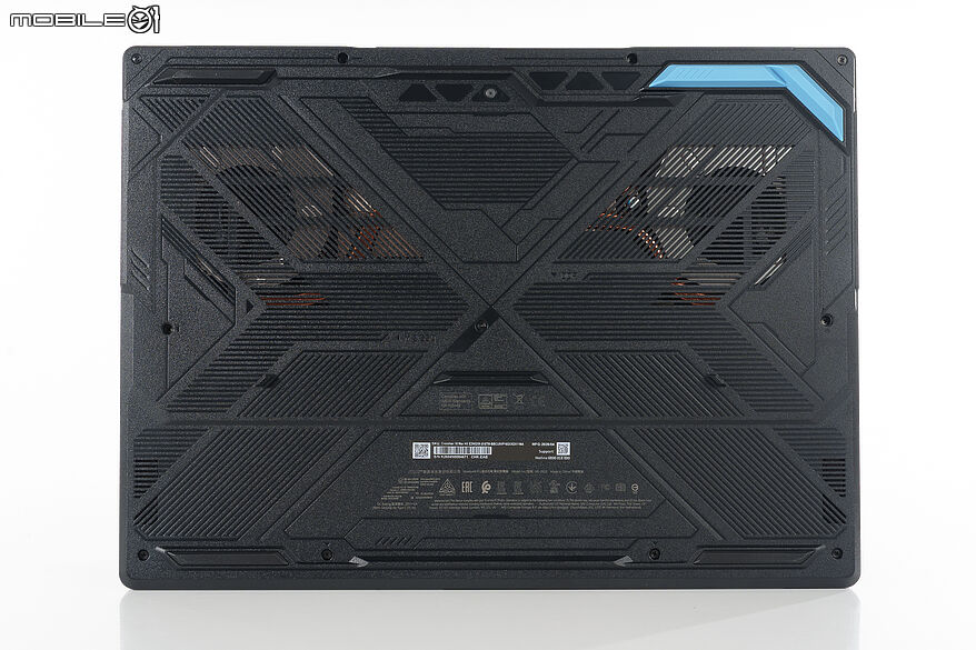 MSI Crosshair 16 Max HX E2W｜鎖定勝負的精準效能控制