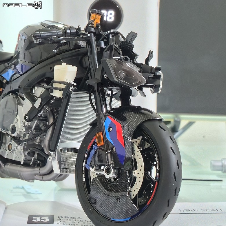 點我看大圖 🔧【模型新手也能輕鬆組 Part5】🏍️ 1/9 MENG MT-009S 1/9 BMW M1000RR 悅色版
