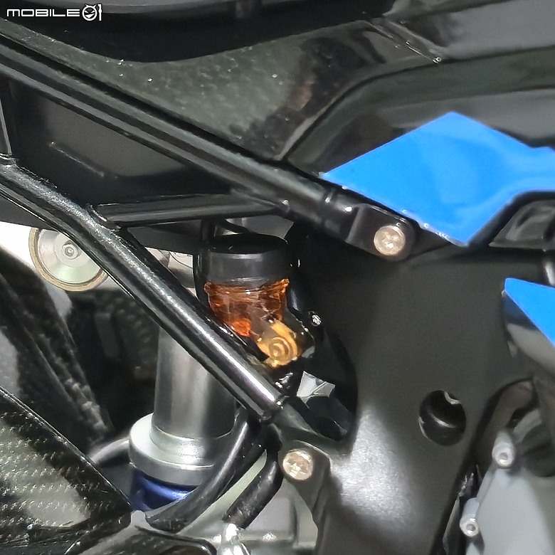 點我看大圖 🔧【模型新手也能輕鬆組 Part5】🏍️ 1/9 MENG MT-009S 1/9 BMW M1000RR 悅色版