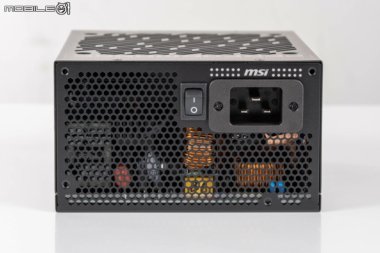微星 MPG Ai1600TS PCIE5 電源供應器開箱體驗 以獨特 GPU SAFEGUARD 功能提供高階顯卡更安心電源保障
