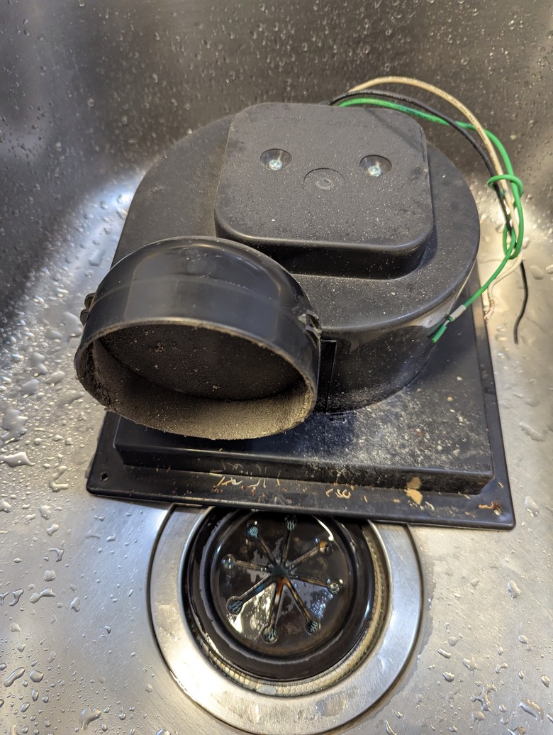 浴廁排氣扇當居家負壓換氣機，清潔完成