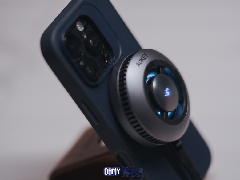 手機散熱器開箱！ AUKEY小冰充G10A 這款支援邊降溫+邊充電