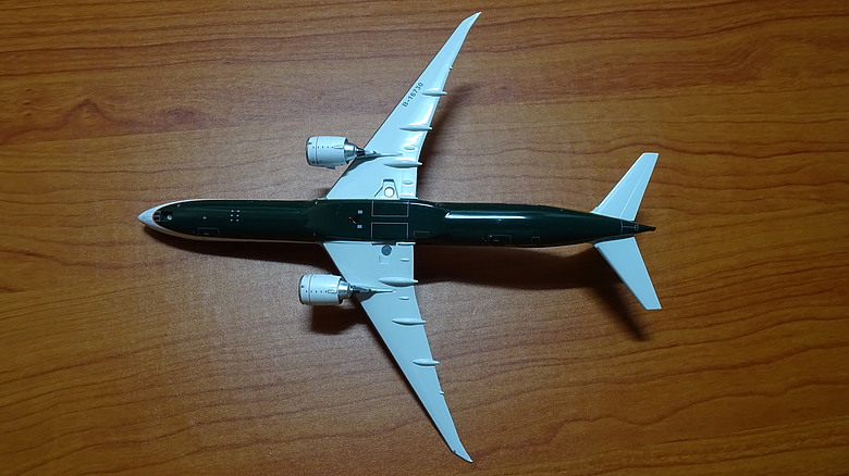 【開箱】1/400 金屬客機模型