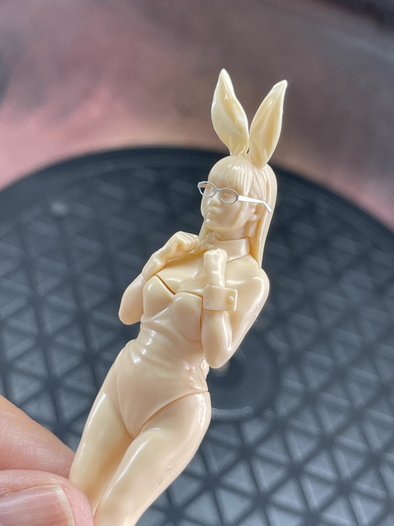 開箱和製作1/20 東雲海兔女郎模型！