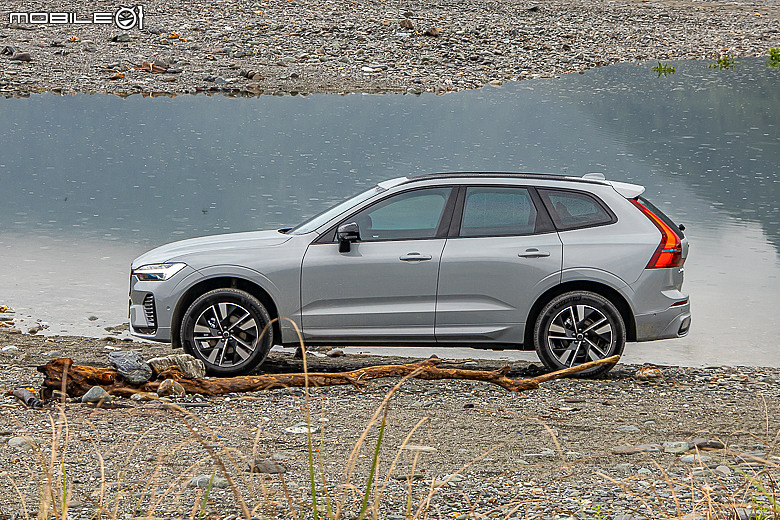 Volvo 小改款 XC60 B5 試駕｜保留核心優勢，高級感再強化！
