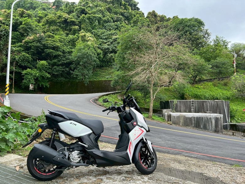 250cc很笨重?不,STR250根本比125cc還靈活好用