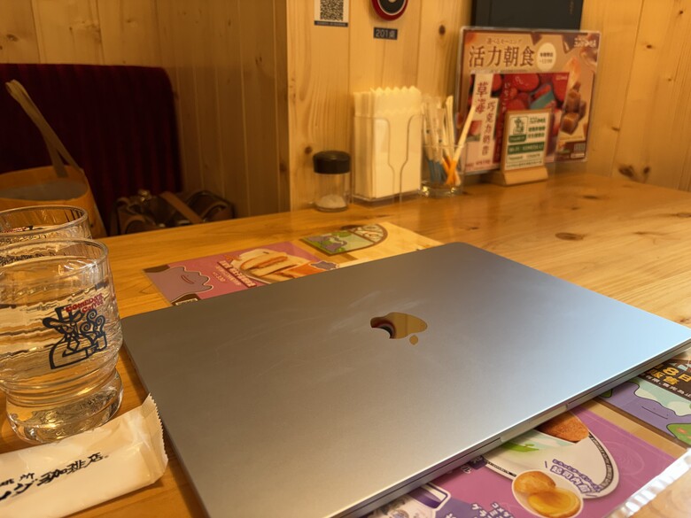 原本只是買相機，結果越買越多｜Canon HG-100TBR、LP-E17 電池與副廠座充入手心得