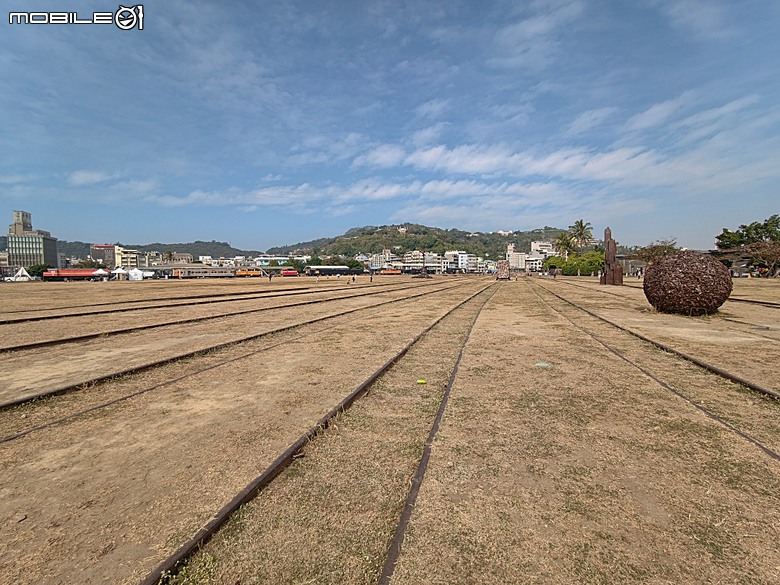 哈瑪星鐵道園區、舊打狗驛故事館、高雄港車站北號誌樓、鐵道園區天空雲台、金馬賓館當代美術館、打狗水道量水器室,附掛2026高雄冬日遊樂園紀實 — 冬日高雄港濱散策 哈瑪星鐵道園區篇