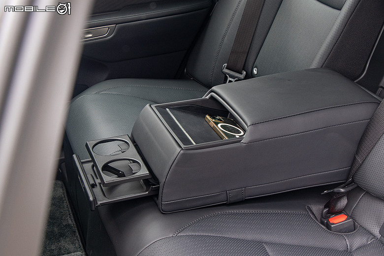 Lexus ES 300h 頂級版試駕｜省油、省稅都有感，掌握銷量密碼的超級王牌！