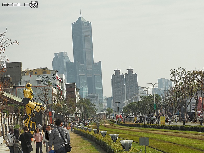 駁二藝術特區(蓬萊倉庫、大勇倉庫、大義倉庫)、大港橋、哈瑪星台灣鐵道館、典藏駁二餐廳 ARTCO、李家圓仔湯 — 冬日高雄港濱散策 駁二篇