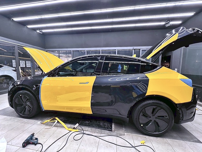 [開箱]嘉義汽車包膜｜ Tesla白TPU＋黃改色膜對照｜收邊工藝近拍，判斷師傅功力好不好！