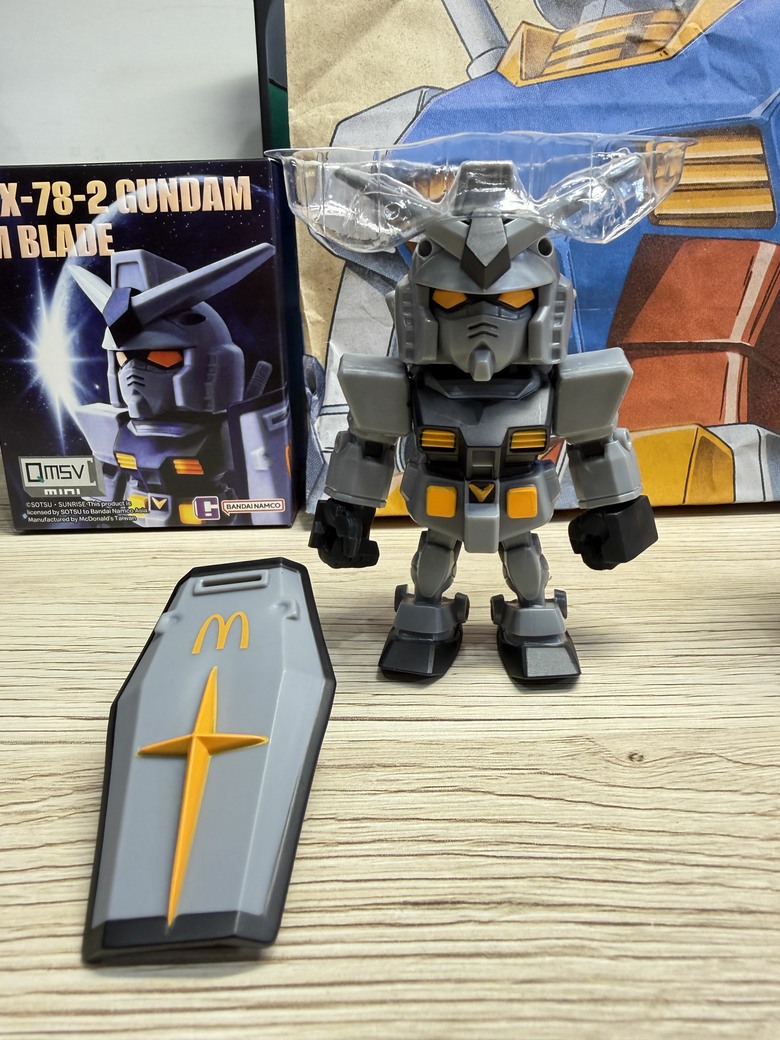 為了鋼彈我又吃麥當勞了…RX-78-2 聯名公仔快速開箱