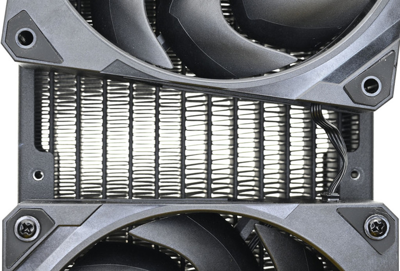動爪玩MSI GEFORCE RTX 5090 32G LIGHTNING Z