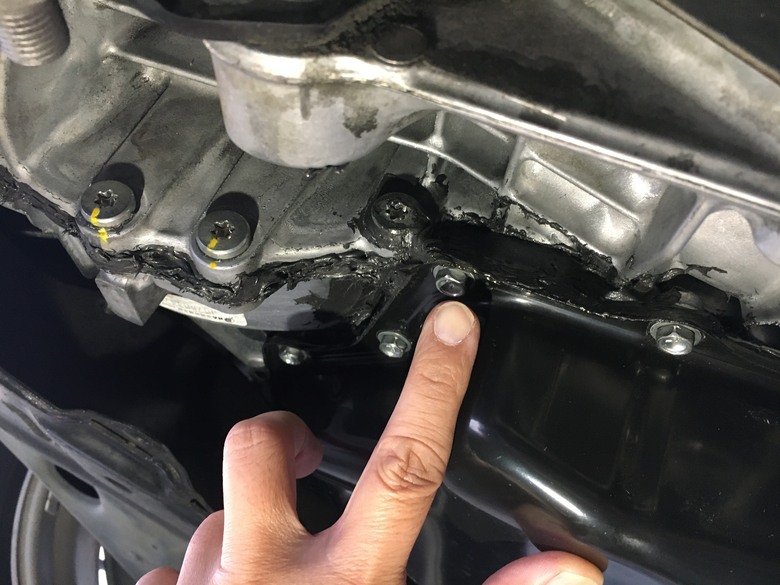 2016 10萬km Mazda 3 變速箱漏油處理2