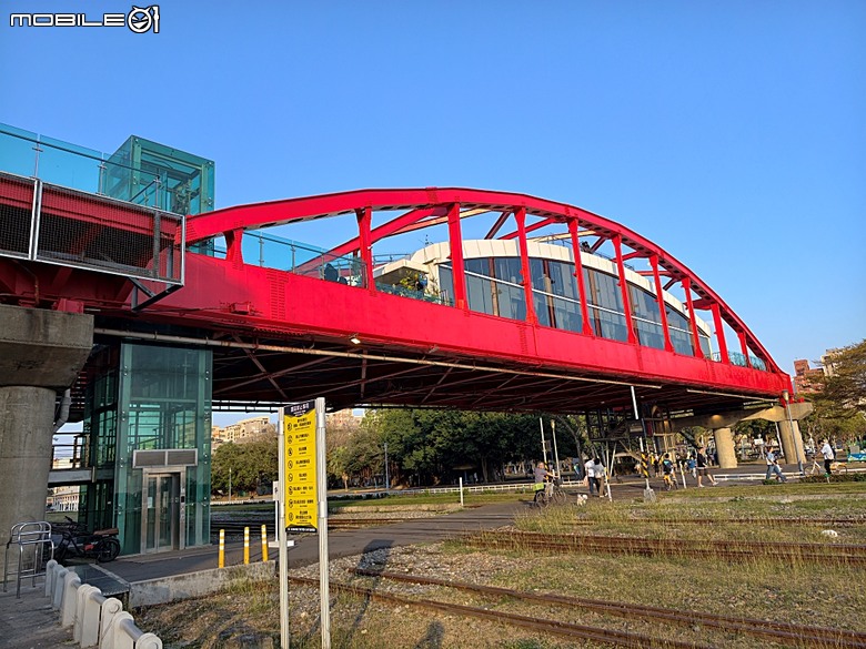 哈瑪星鐵道園區、舊打狗驛故事館、高雄港車站北號誌樓、鐵道園區天空雲台、金馬賓館當代美術館、打狗水道量水器室,附掛2026高雄冬日遊樂園紀實 — 冬日高雄港濱散策 哈瑪星鐵道園區篇