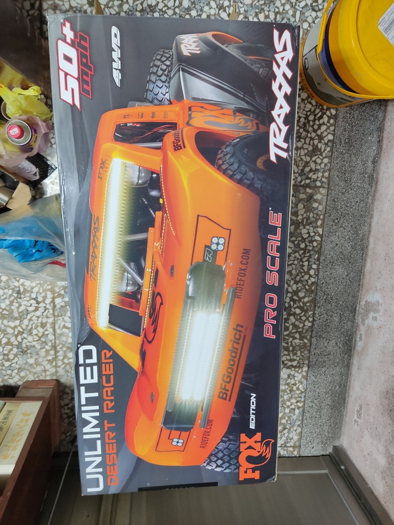 Traxxas 1/7 UDR 開箱