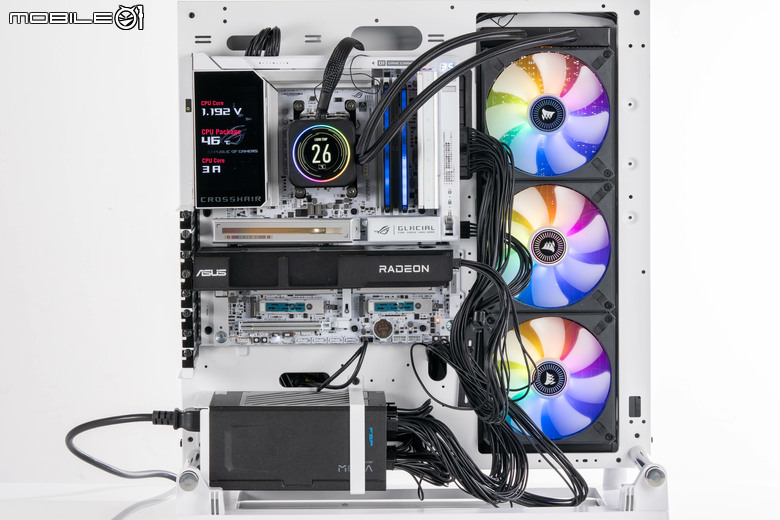 華碩 TURBO Radeon AI PRO R9700 32GB 繪圖卡開箱實測 以大容量記憶體提供更多 AI 應用執行空間