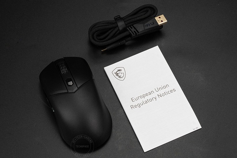 點我看大圖 微星 VERSA 300 WIRELESS 8K 電競滑鼠開箱:66g 超輕量搭 8000Hz 輪詢率、196 小時續航