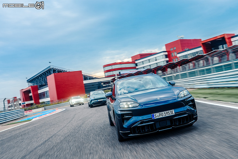 Porsche Cayenne Turbo Electric 賽道試駕｜比想像更快、更狠的純電Cayenne！