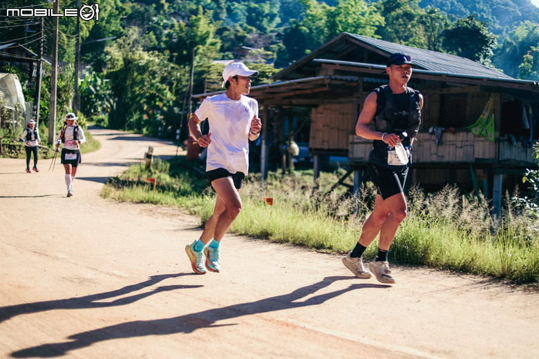 【裝備評測】跑襪愛穿長還短的？ 這雙一加長就跑越野 20km 。