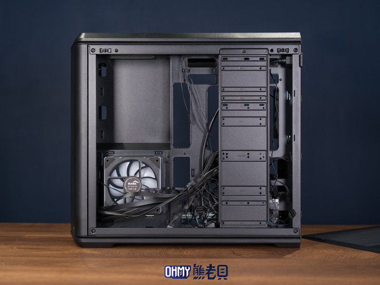 V型小臉曲面海景機殼 先馬 V71