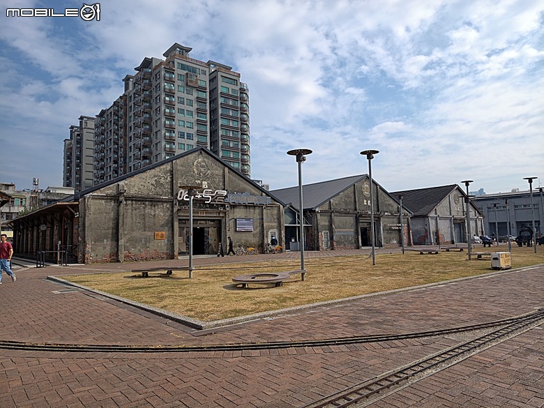 駁二藝術特區(蓬萊倉庫、大勇倉庫、大義倉庫)、大港橋、哈瑪星台灣鐵道館、典藏駁二餐廳 ARTCO、李家圓仔湯 — 冬日高雄港濱散策 駁二篇