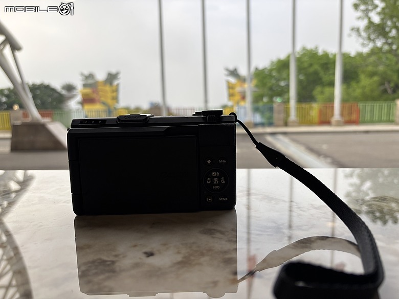 Canon PowerShot V1｜一通像詐騙的電話，讓我抽中相機75折，還順手搞定 App 中文化
