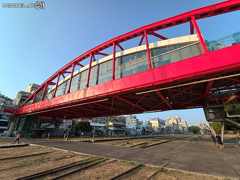 哈瑪星鐵道園區、舊打狗驛故事館、高雄港車站北號誌樓、鐵道園區天空雲台、金馬賓館當代美術館、打狗水道量水器室,附掛2026高雄冬日遊樂園紀實 — 冬日高雄港濱散策 哈瑪星鐵道園區篇